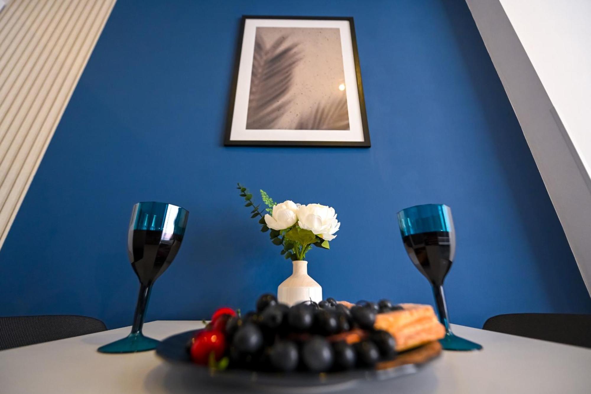 Urban Elegance - Stylish Central Accommodation Bucarest Chambre photo