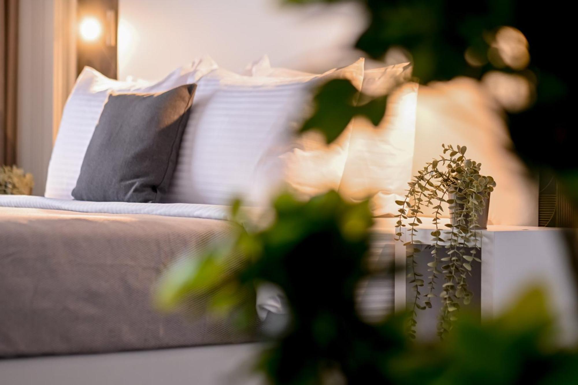 Urban Elegance - Stylish Central Accommodation Bucarest Chambre photo