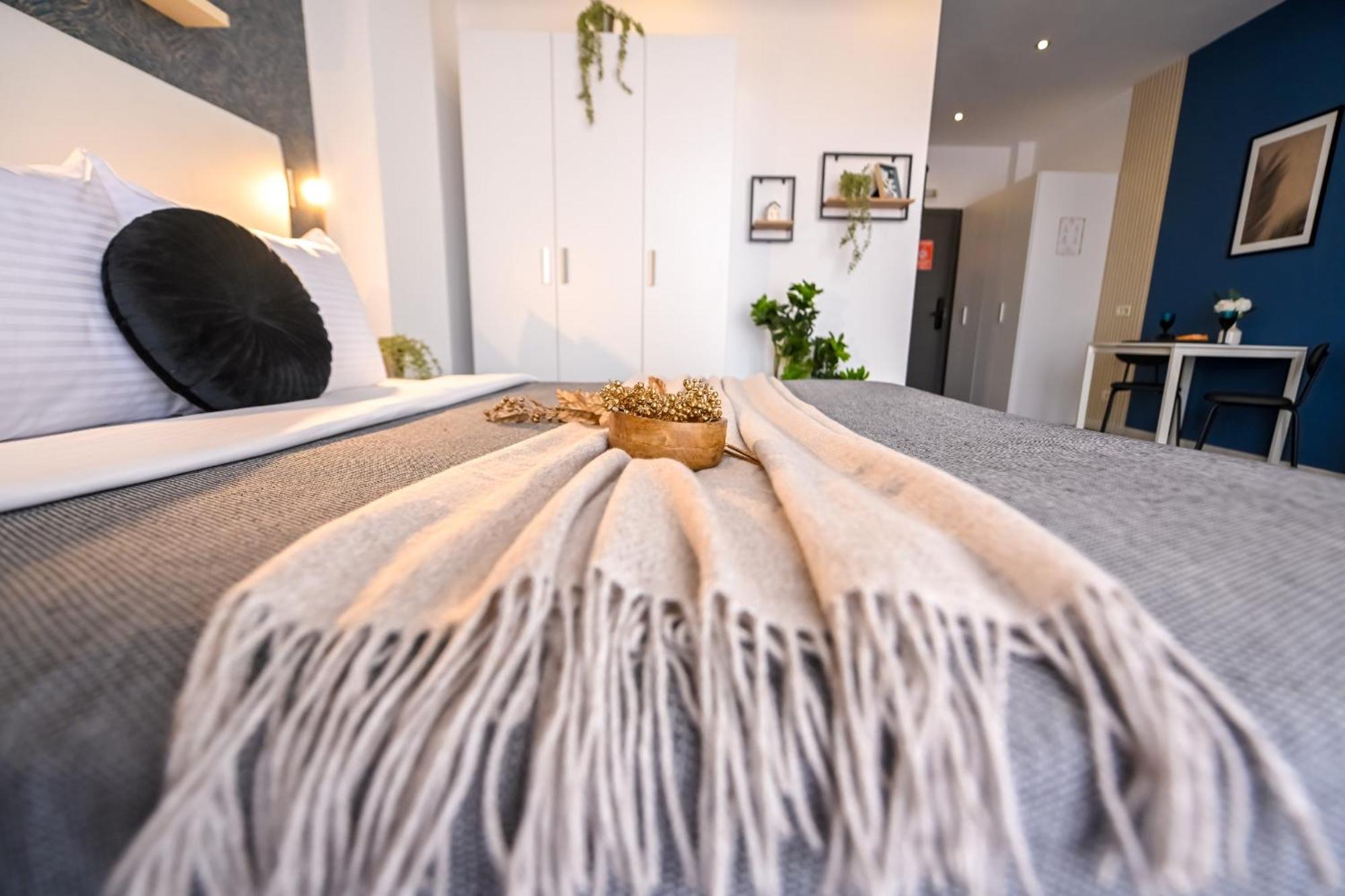 Urban Elegance - Stylish Central Accommodation Bucarest Chambre photo
